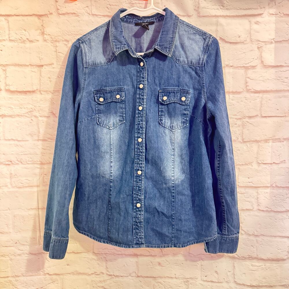 Forever 21 Denim shirt with Pearl snaps sz L 25” long Super nice!
